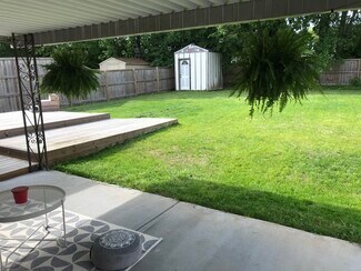 Building Photo - 1131 Kenwood Dr