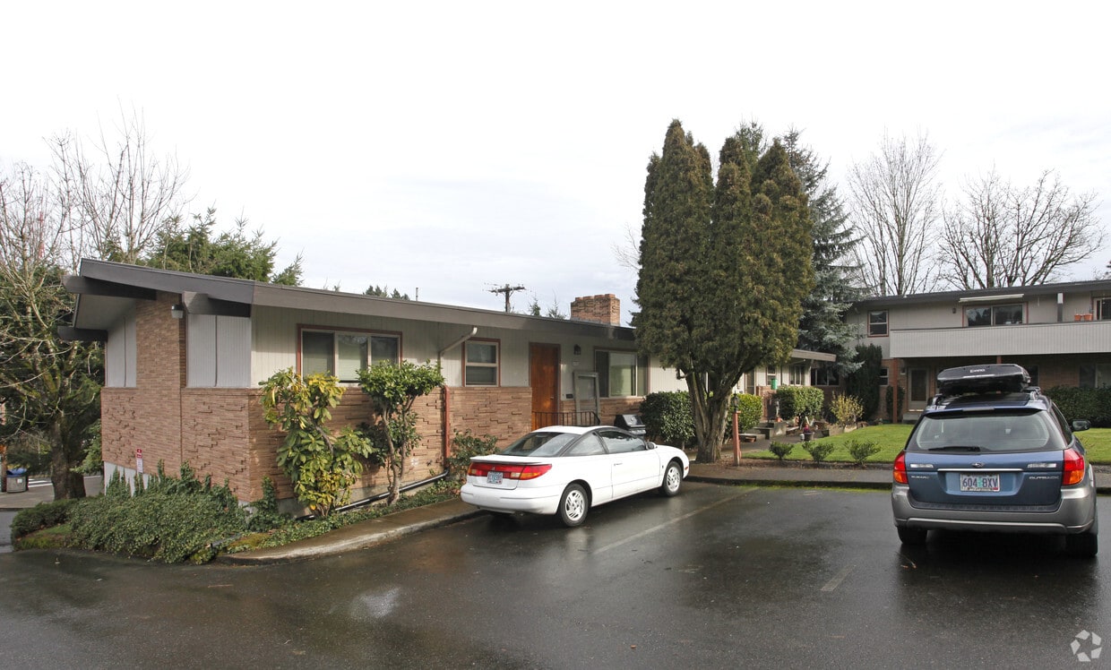 Primary Photo - Hillsdale Court Apartments