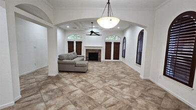 Building Photo - 305 Reinicke St