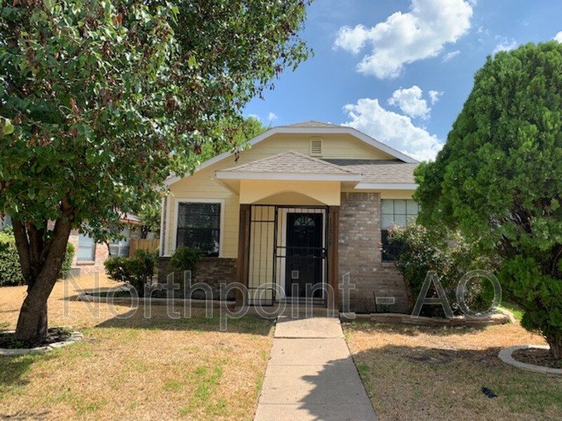 Foto principal - 10324 Woodleaf Dr