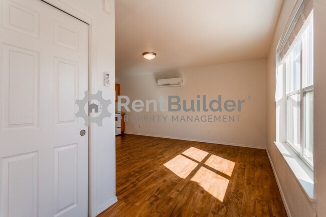 Building Photo - MULTI-309 CORNELL