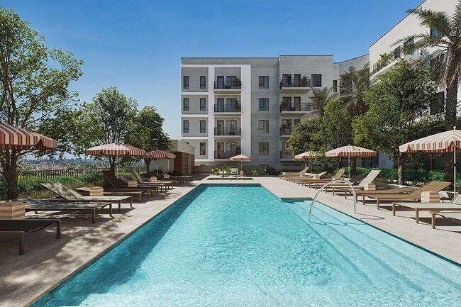 Resort-Style Pool & Spa - The Daphne - The Daphne