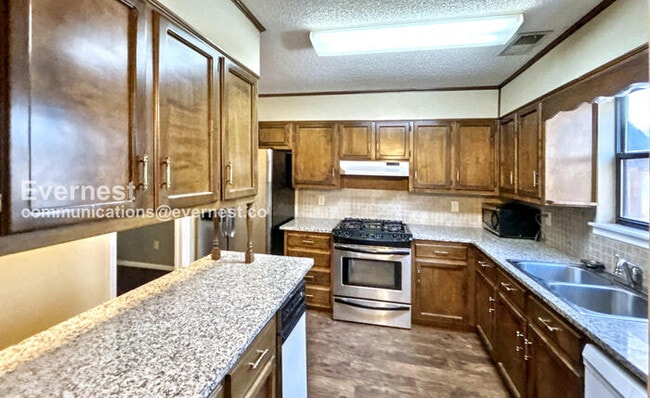 Foto del edificio - 493 Cedar Crest Dr