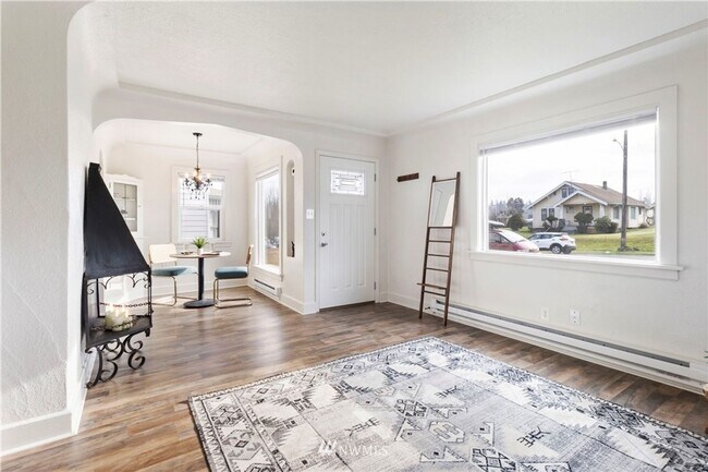 Foto del edificio - Charming 2 Bedroom Home In Tacoma