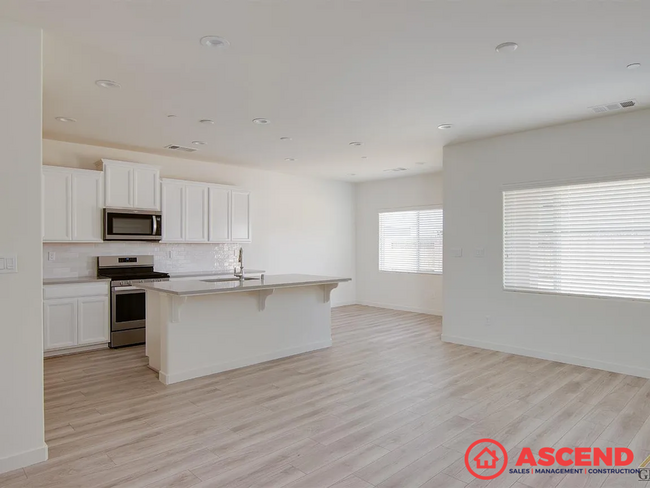 Building Photo - Alluring Home Off Hageman and Rudd Ave!