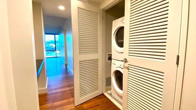 Photo - Available NOW - 1 BED/1 BATH w/1 PRKG in h... Apartment