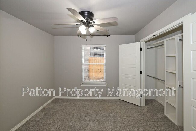 Foto del edificio - 14411 Periwinkle Dr