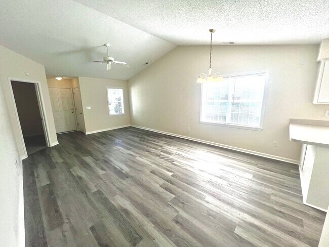 Foto del edificio - 105 White Ash Ln