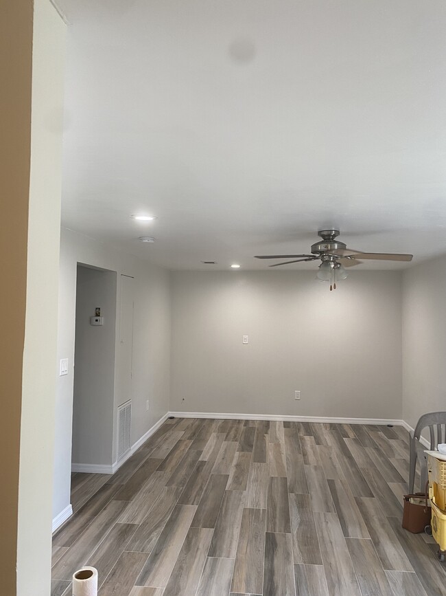 Building Photo - 8485 Sunset Dr