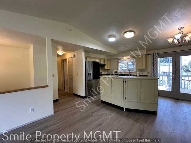 Building Photo - Extra Large Attached Garage