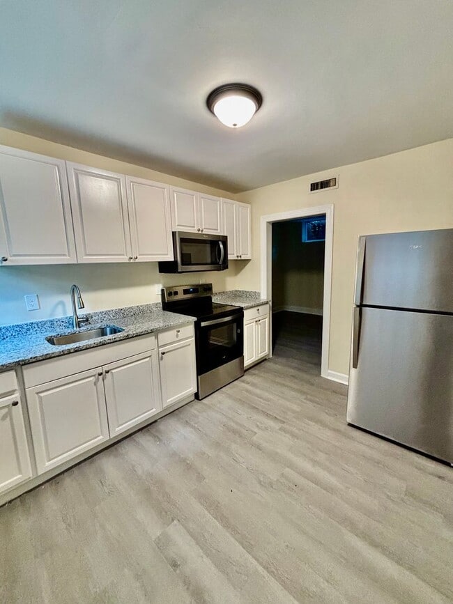 Photo - Live at the Color Wheel - Walk to UNC! House