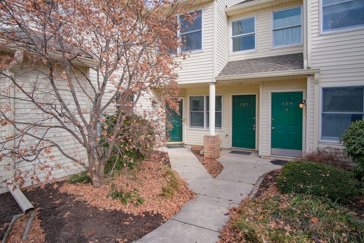 144 Lindfield Cir Unit 144, Macungie, PA 18062 Condo for Rent in