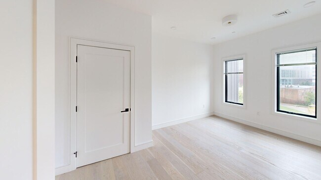 Foto del edificio - Luxurious Allston 2bd/2ba with washer/dryer in Unit!