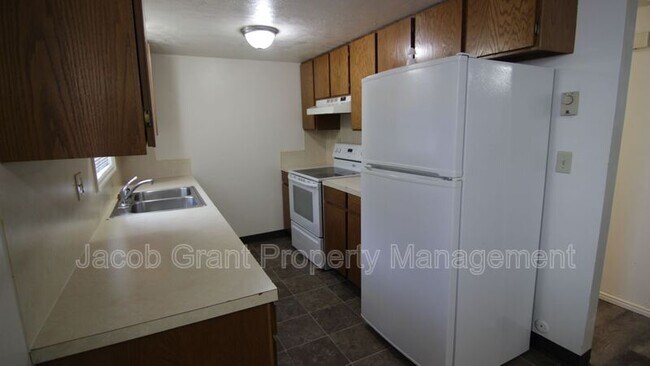 Building Photo - 5029 Walker Ave