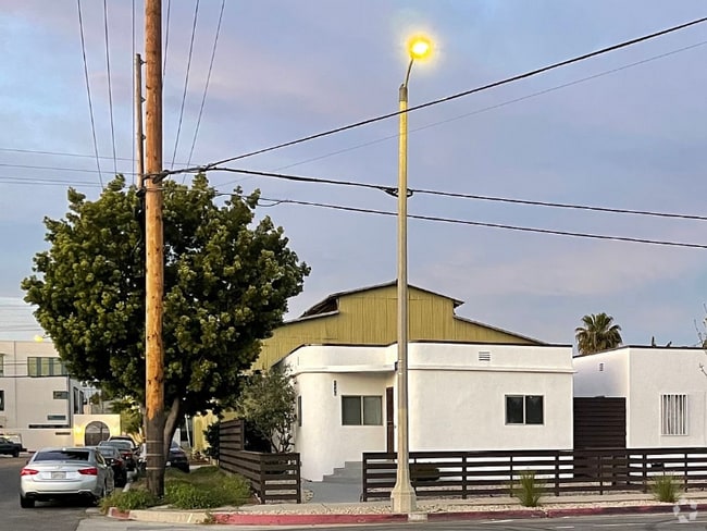 Building Photo - 2835 Obama Blvd