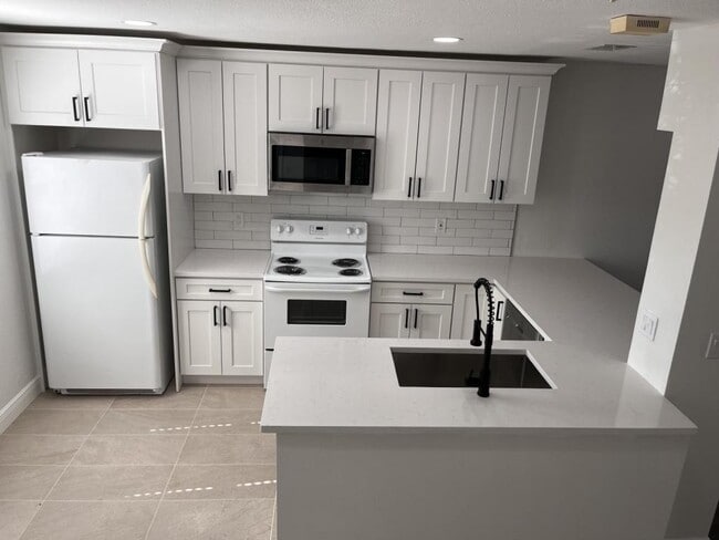 Photo - 7617 Tamarind Ave Townhome