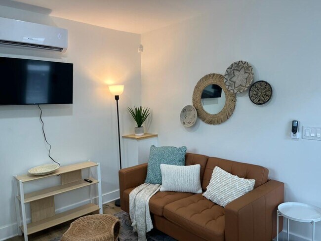 Foto del edificio - 2810 N Mitchell Ave