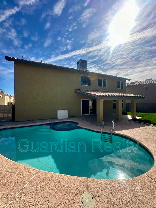 Building Photo - 275 Adorno Dr