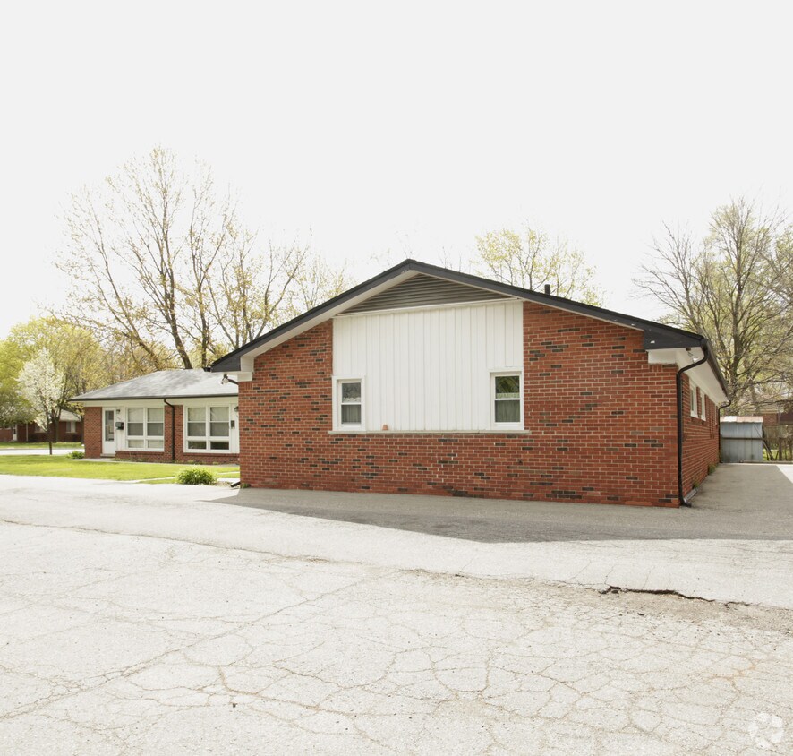Building Photo - 4423-4431 S Crooks Rd