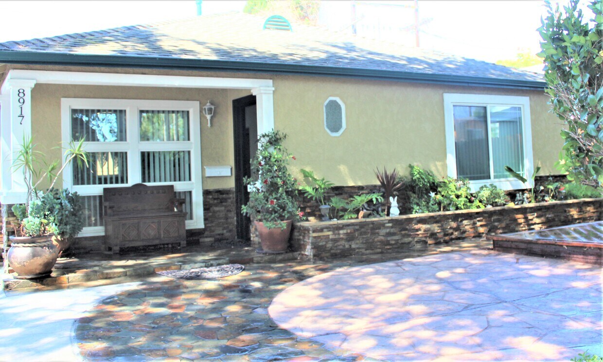 Foto principal - 8917 Krueger St