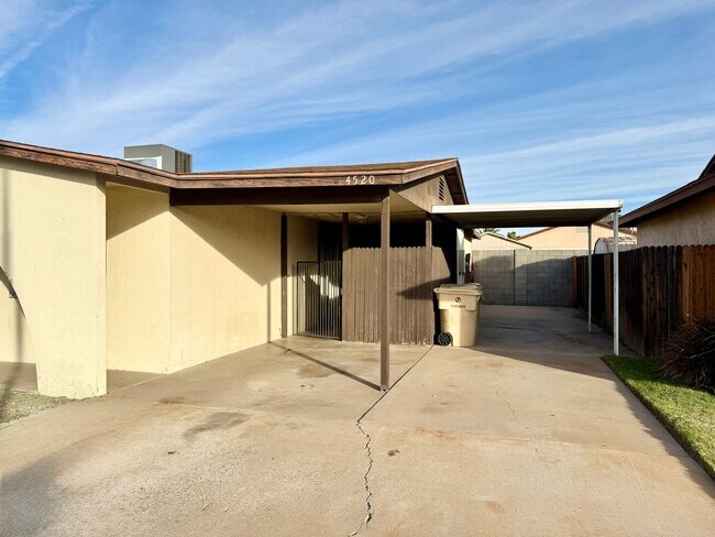 Building Photo - Stunning 4 Bedroom 2 Bath Single Level Home in Glendale! NO HOA