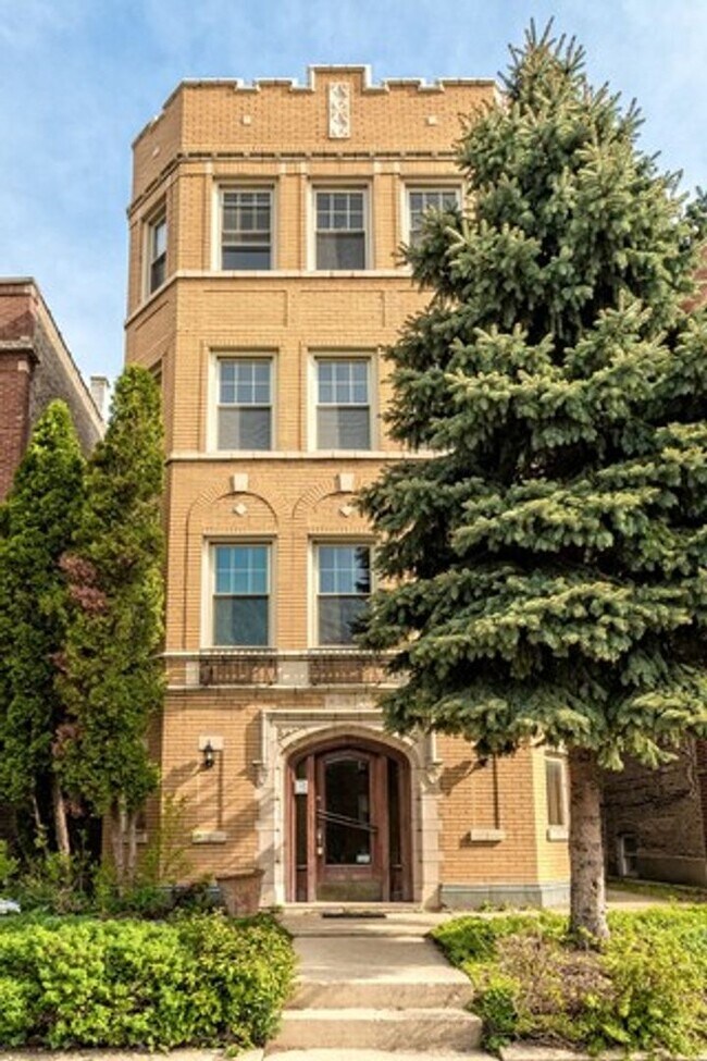 Building Photo - 2720 W Winnemac Ave