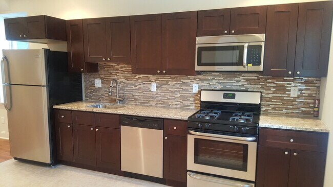 Foto del edificio - 900 S 51st St.