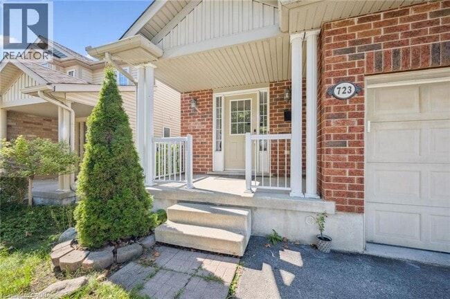 Building Photo - 723 Black Cherry St