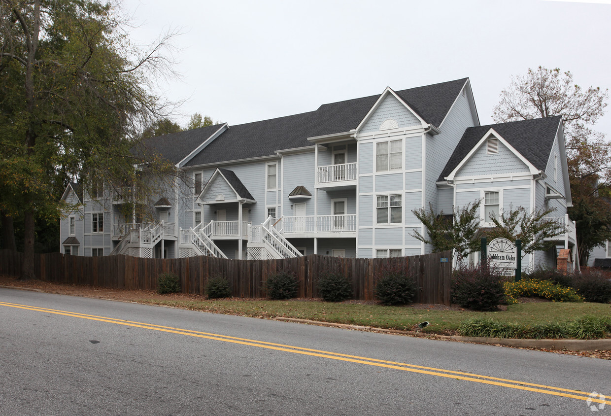 Primary Photo - Cobbham Oaks Apartments