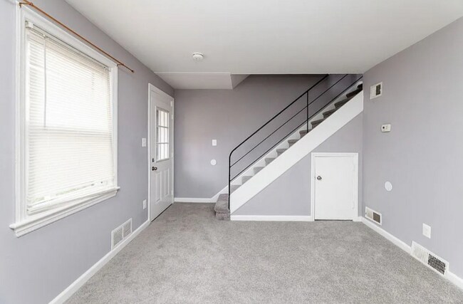 Building Photo - 2570 Iverson St
