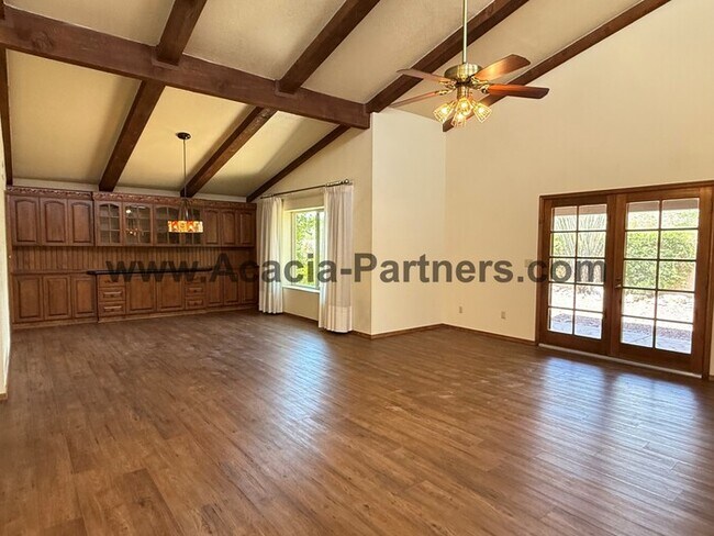 Foto del edificio - Stunning Two Bedroom with Den