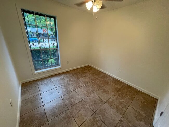 Building Photo - 6563 Franklin Delano Roosevelt Dr
