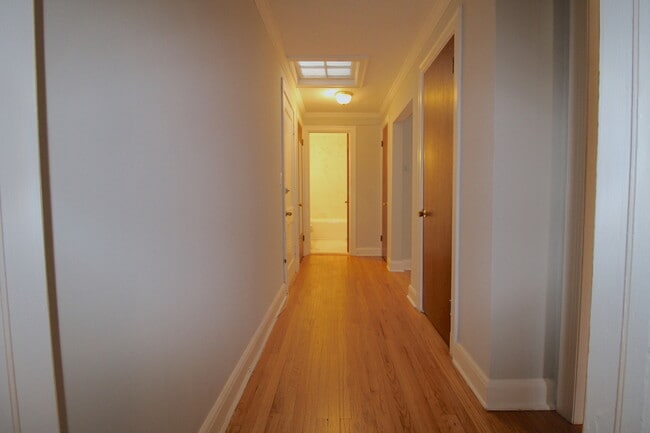 Foto del edificio - 622 N Western Ave