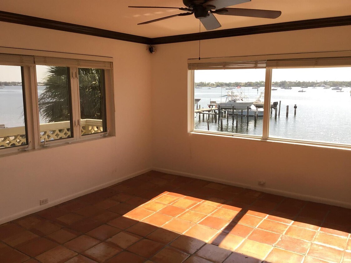 Primary Photo - 4806 N Flagler Dr