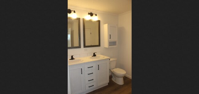 Foto del edificio - 3430 Sharon Ln