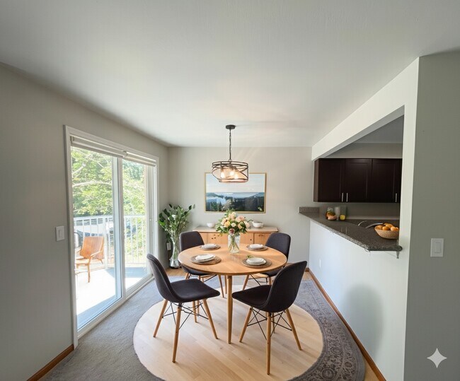 Comedor con espacio para taburetes de barra. - 280 NW Holly St