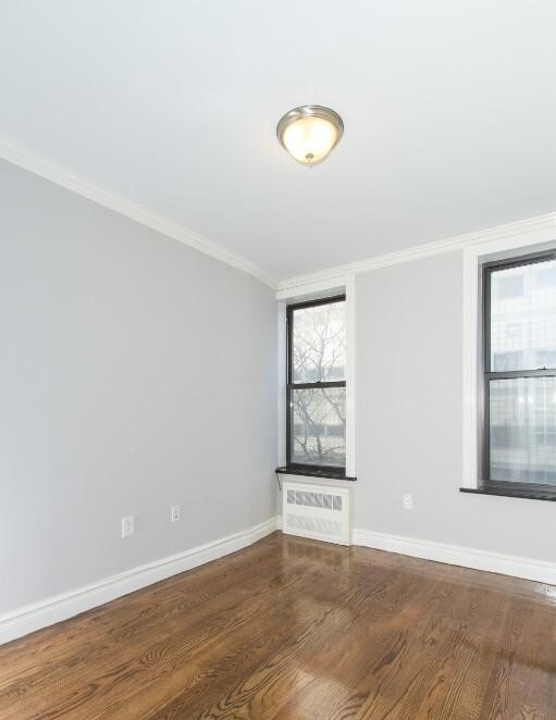 Foto principal - 439 W 50th St