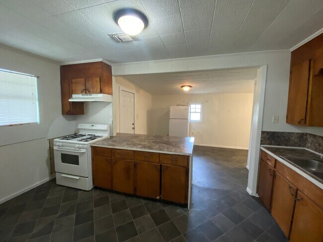 Building Photo - DECEMBER FREE MOVE-IN!