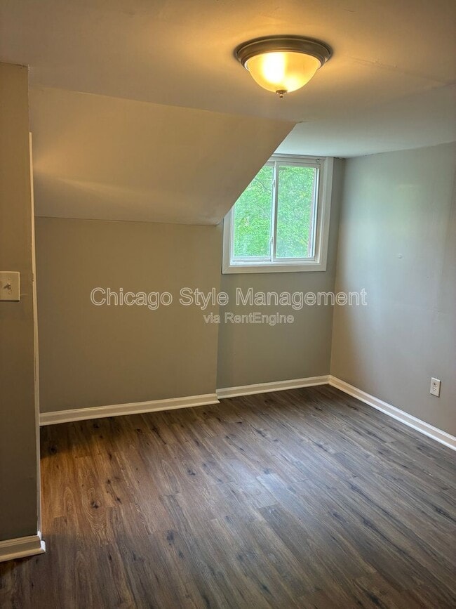 Building Photo - 9713 S Oglesby Ave