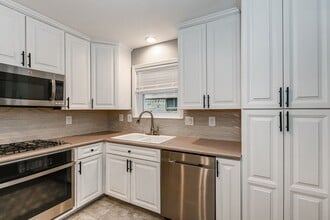 Building Photo - 7923 Dawnridge Dr