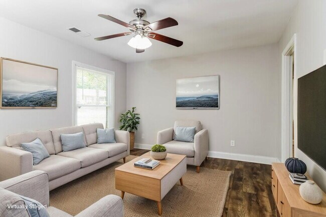 Foto del edificio - 323 Huntsmoor Dr