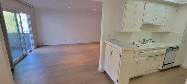 Foto del edificio - 1262 S Barrington Ave