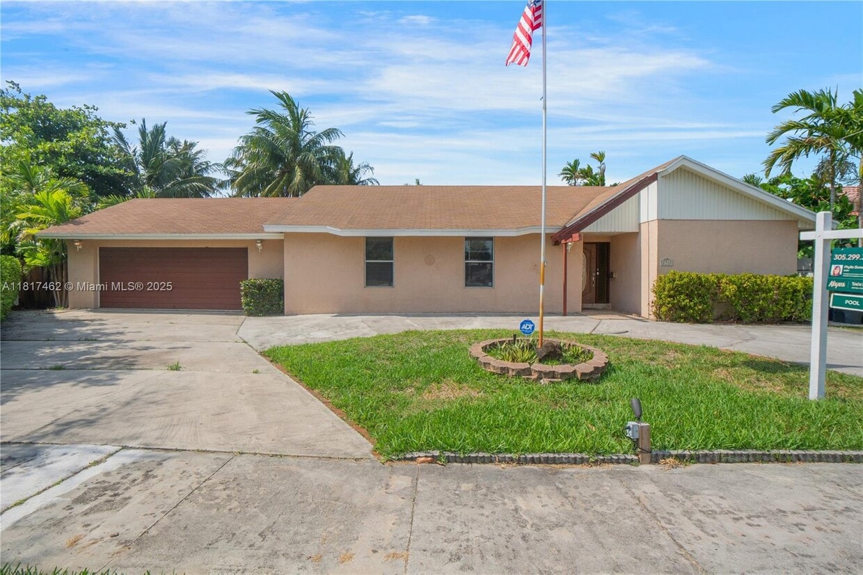Primary Photo - 2917 McKinley St