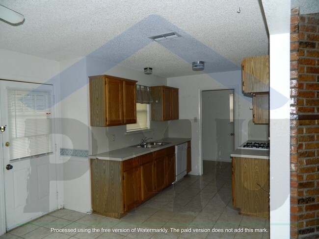 Building Photo - AVAILABLE NOW!!!  Beautiful 3-Bed, 2-Bath ...