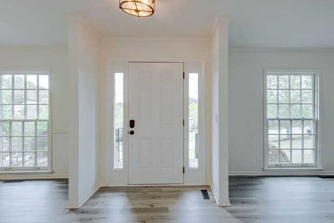Foto del edificio - Hilltop Luxury Near Radnor Lake – Spacious...