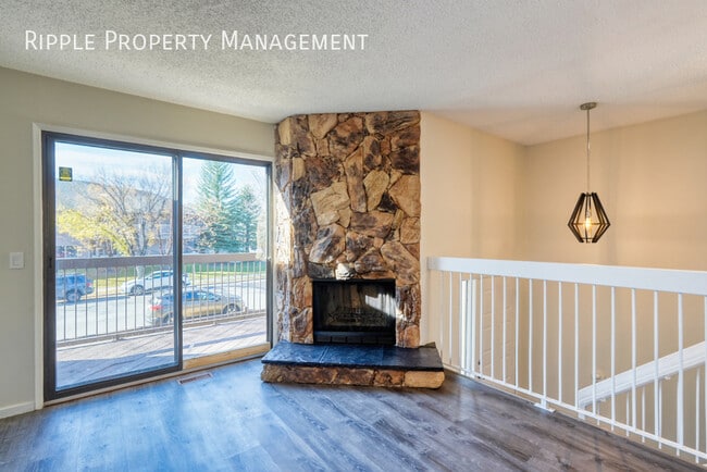 Building Photo - COZY 5 BEDS/ 2.5 BATHS DUPLEX IN THE COMMUNITY OF DEER RIDGE