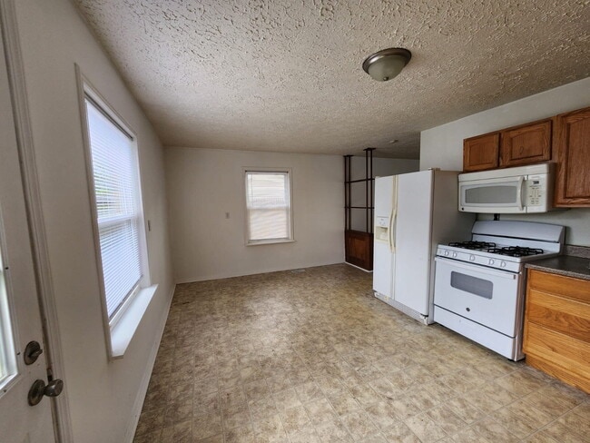 Building Photo - "Charming 3-Bedroom Home in Indianapolis –...