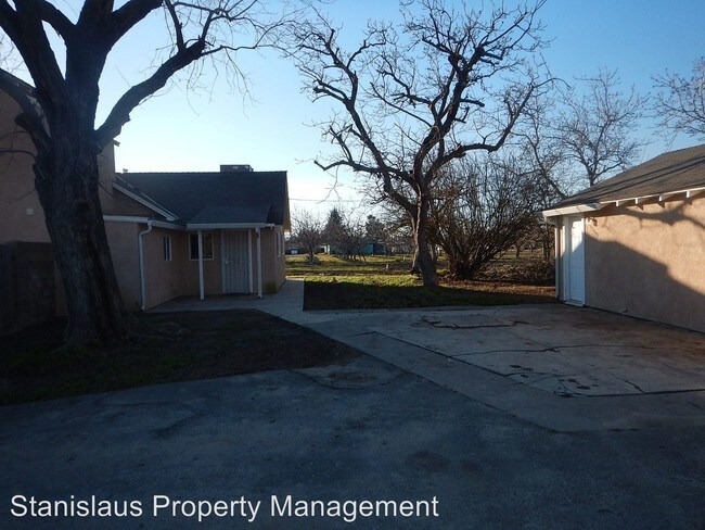 Foto del edificio - 2 br, 1 bath House - 6313 Yosemite Blvd