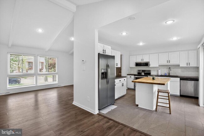 Foto del edificio - 9276 Soaring Hill Rd