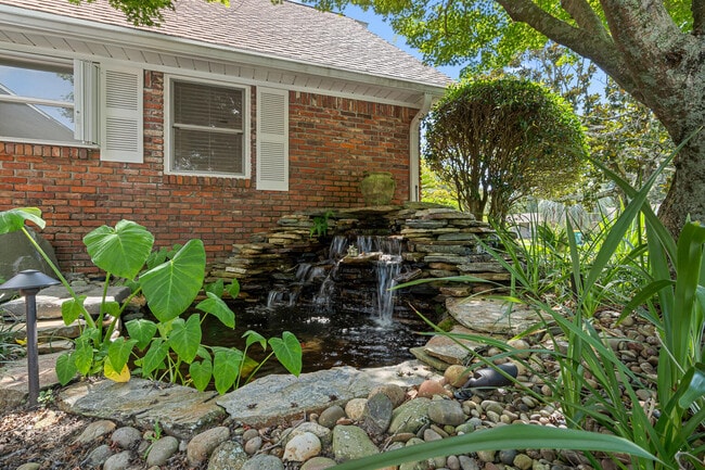 Building Photo - 20 Magnolia Ave